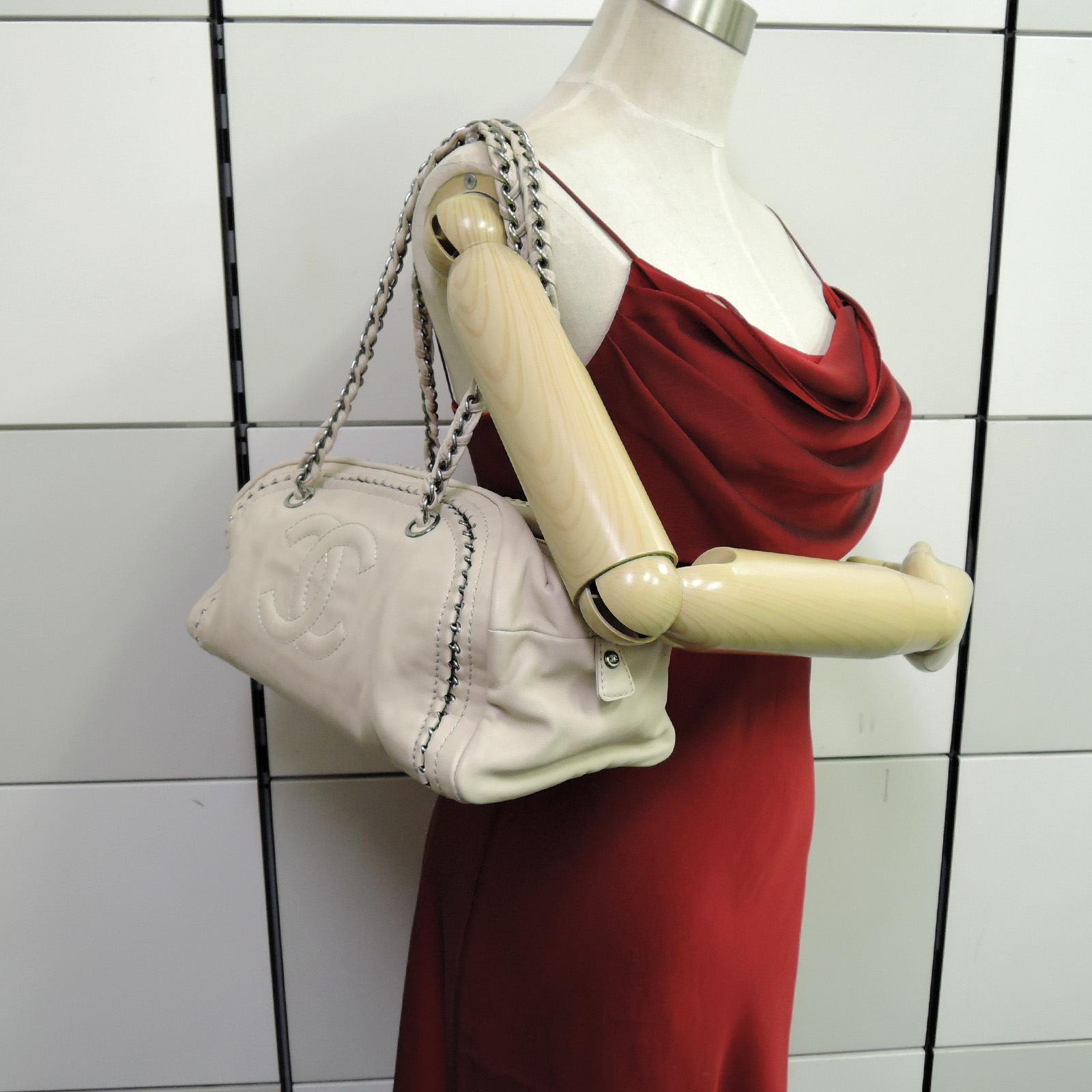 CHANEL Luxury Line Lambskin CC Logo Chain Beige Shoulder Bag