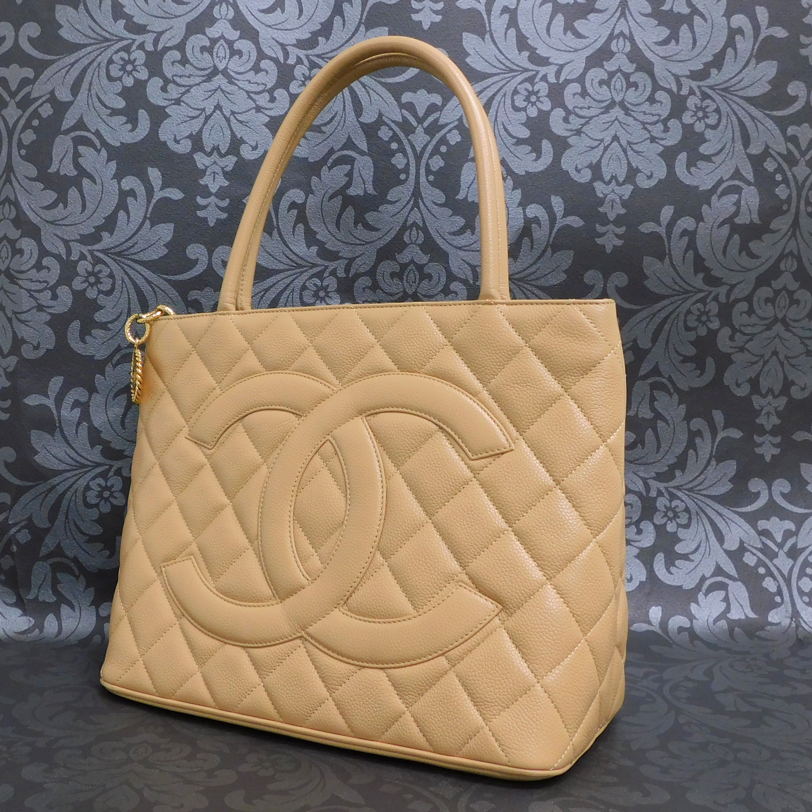 CHANEL ボディバッグ ベージュ・ネイビー CHANEL シャネル スポーツライン ボディバッグ ナイロン ベージュ