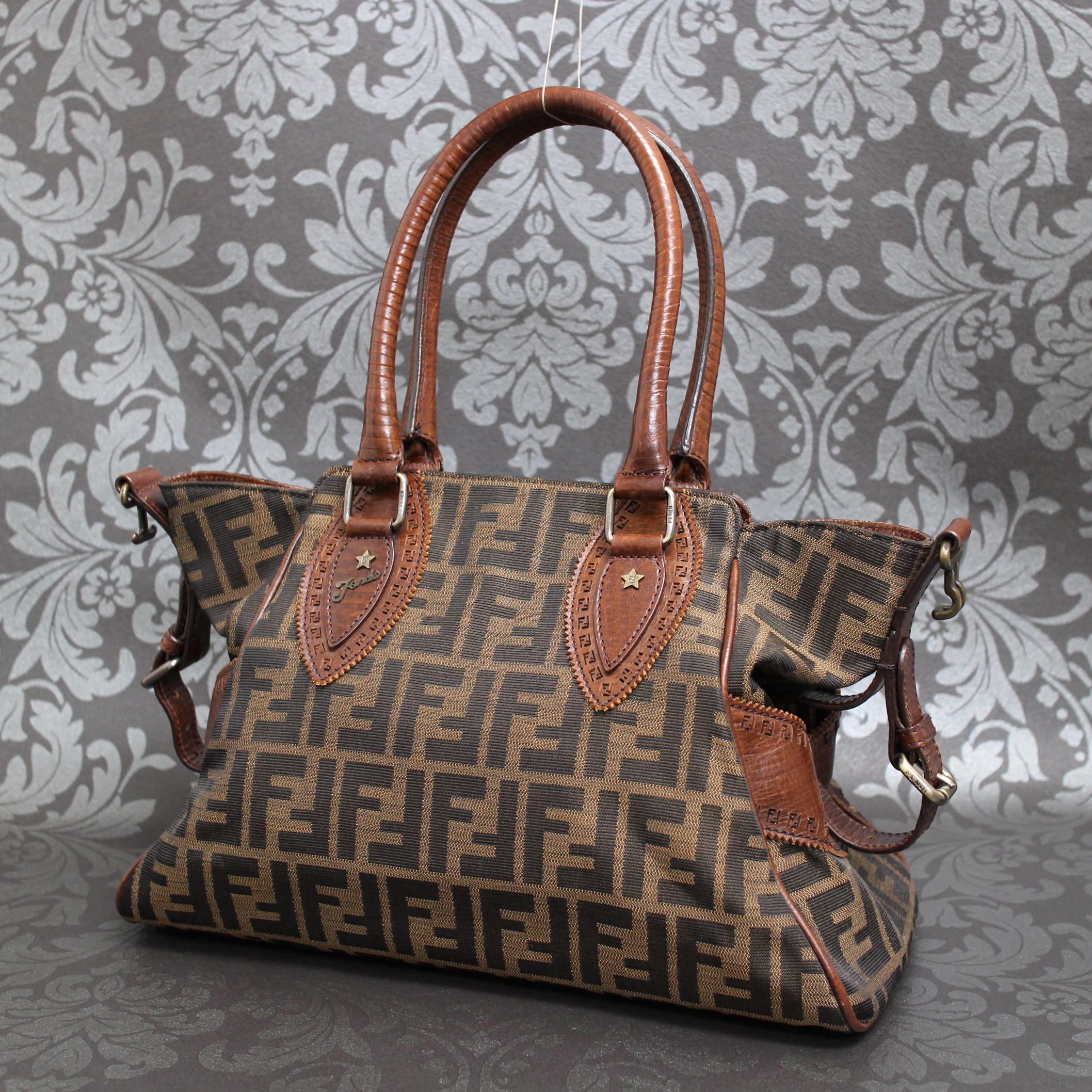 FENDI鞄正規品【売り切りたいのでSALE中】 FENDI Zucca Crossbody Camera Bag | eBay