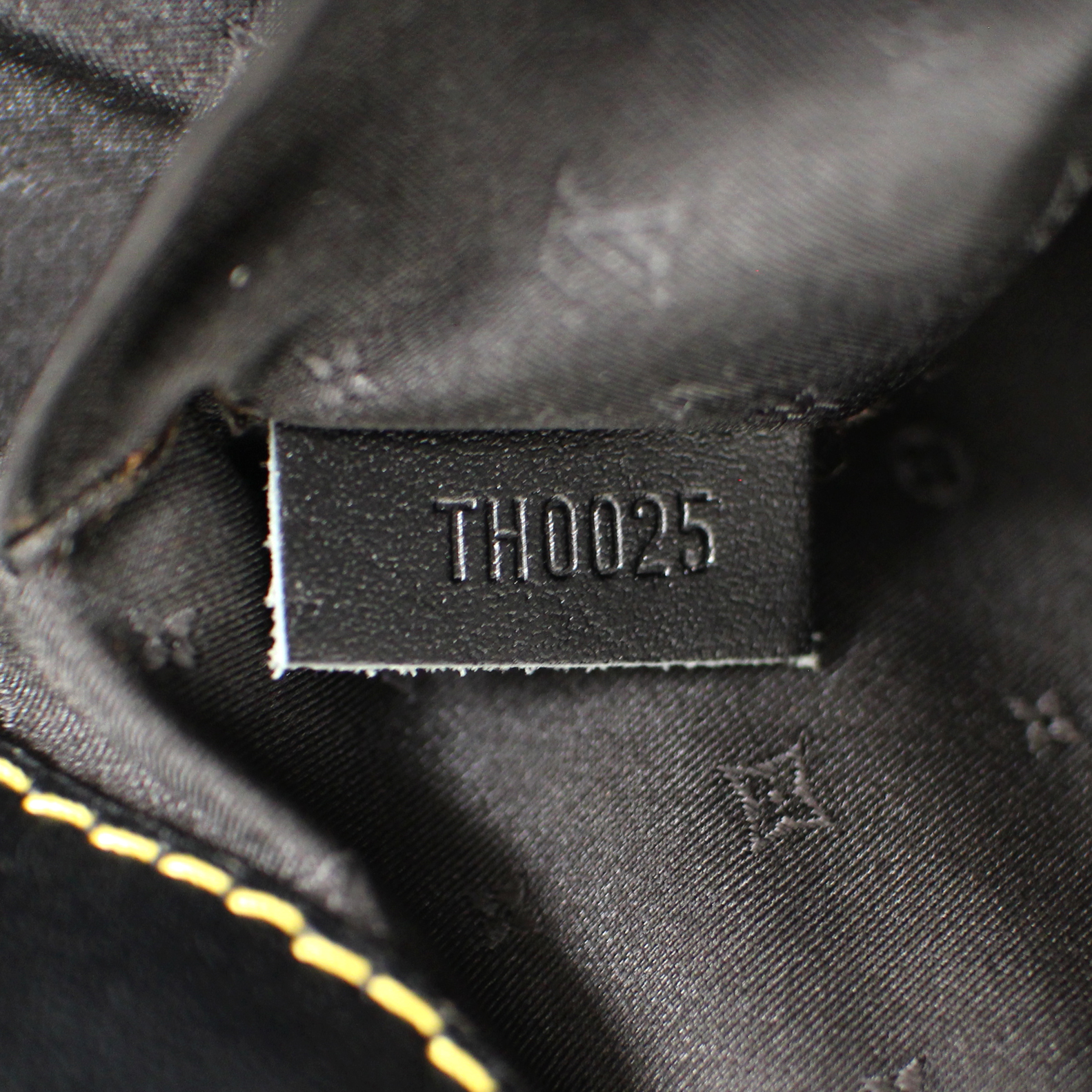 LOUIS VUITTON Suhali Leather L'Impetueux Black Handbag Shoulder