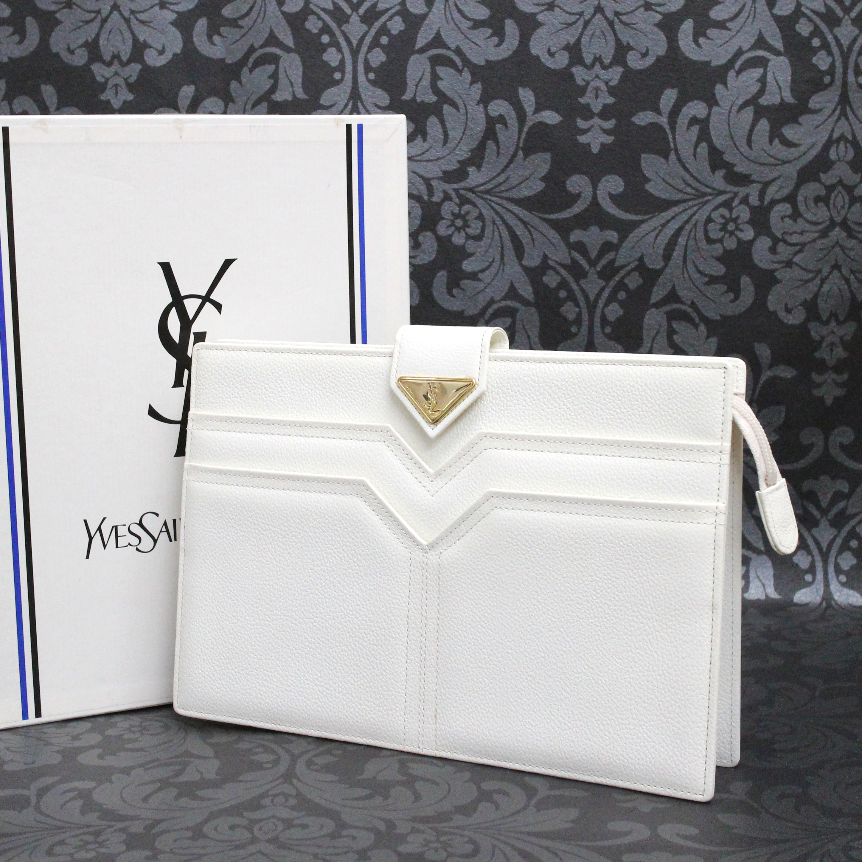 yvessaintlaurent2401.JPG